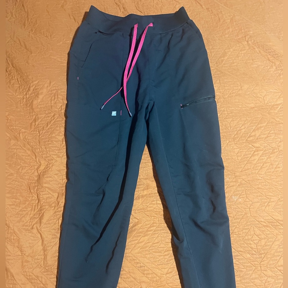 Fabletics higher scrubs